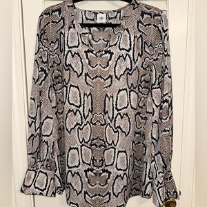EUC Cabi Serpentine Top Xl